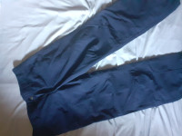 Modre, mehke hlače, nove za 8 let
