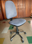 2x vrtljiv (pisarniški) stol