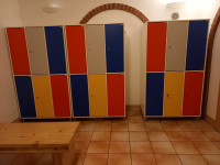 GARDEROBNE OMARICE primerne za športne ali fitnes garderobe, prodam.