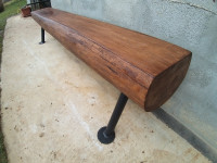 Hrastova klop na kovinskih nogah