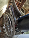 Invalidski voziček, sedež, pogon ročni, potreben nekaj dela za urediti