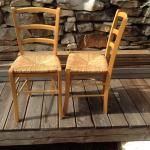 kot nova dva stola   pečka  in inox stebricek