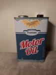 Kovinska škatla za shranjevanje z napisom "Motor oil"