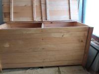 lesena skrinja za hrambo