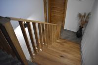Masivne lesene stopnice - HRAST - rustik