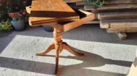 miza les starinska vrtljiva
