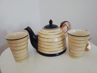 NOV cajnik in skodelici