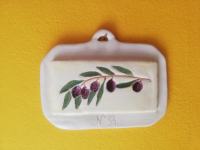 OKRASNA TABLICA IZ GLINE  MOTIV OLJČNA VEJICA