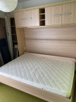 Prodam posteljo v omari (z vzmetnico) – odlično ohranjena!