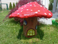 Skulptura pravljična goba Mušnica dekoracija otroci