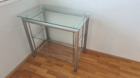 Steklena mizica miza