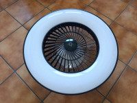 Stropni ventilator z lučko