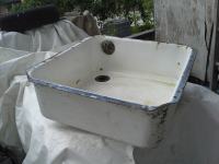 Umivalnik emajl 48x47 globina16 zunaj 50,5x49,5 za delavnico ali vrt.