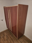 podarim garderobno omaro Stil Koper iz leta 1965