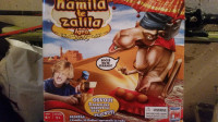 Igrača nova kamela pljuva