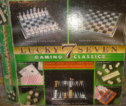 Komplet LUCKY SEVEN, steklen šah in ostale družabne igre, 34x34 cm