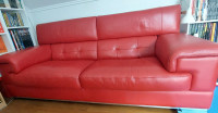 Usnjen rdeč lepo ohranjen kavč