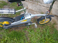 električno kolo+ polnilec zložljivo slaba baterija lion