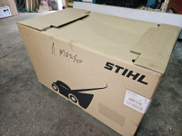 Stihl baterijska vrtna kosilnica RMA 443.2 C + baterija + polnilec