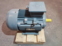 Elektro motor Lenze MDERAXX112-22J 4kW 3 faz. 1435min-1