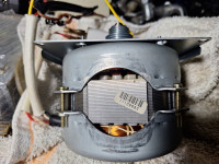 Elektromotor od dvižnih garsžnih vrat, komplet z kabli in nosilcem