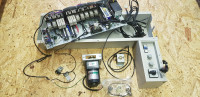 motor z elektroniko za tekoči trak