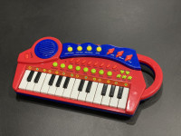 Otroški električni klavir/piano - igrača na baterije