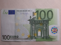 Bankovec 100 eur