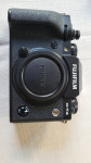 Prodam fotoaparat FUJI X-T4 + 2x DARILO