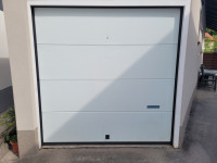 Dvižna sekcijska garažna vrata Crawford 225 x 222 cm