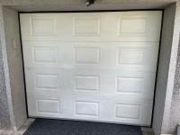 Garažna dvižna bela vrata