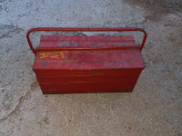 Kovinski kovček z orodjem