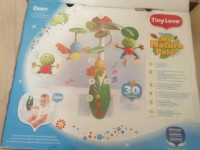 GLASBENI VRTILJAK ZA DOJENČKE 0 DO 12 MESECEV 9 MELODIJ IN OSVETLITEV