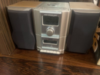 Glasbeni stolp z Radio in CD