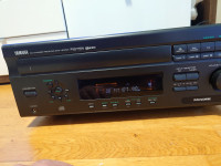 YAMAHA EMX-120 RDS, CD Menjalnik 3X