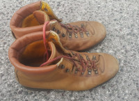 Zelo kvalitetni usnjeni čevlji z gumiranim podplatom, velikost: 45/46