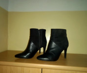 Prodam črne gležnarje, št. 36!