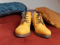 Ženski zimski čevlji gležnjarji 38