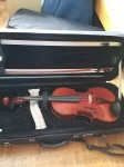 Odlično ohranjena in pravkar servisirana viola, lok in kovček