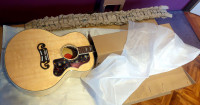 ELEKTRO-AKUSTIČNA KITARA GIBSON SJ-200 (+ ORIGINALNI GIBSONOV KOVČEK)
