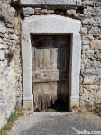 Kamniti portal, vhod