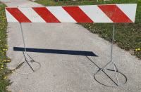 odsevna označevalna tabla 2m in dva gumijasta stožca