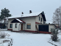 Podarim kritino, ostrešje in ostalo opremo hiše.