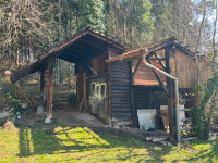 Rušenje večjega lesenega objekta  - podarimo les