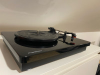 Gramofon- Vintage turntable Madison