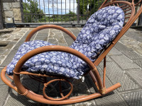 Gugalnik iz ratana, izjemno malo rabljen, praktično nov in udoben.