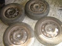 4 KOS JEKLENA PLATIŠČA 5 1/2JX 14, 4 X 100mm Z GUMAMI