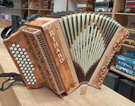 Diatonična harmonika RIHARD cfb 38 oz 36,30€ mesečno!