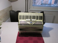Prodam Harmoniko Paolo Soprani 120 basov 1000 ev