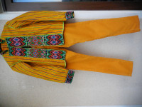 RUMEN KPL HLAČE IN JAKNA Z VEZENINO, ETIKETO 38/40